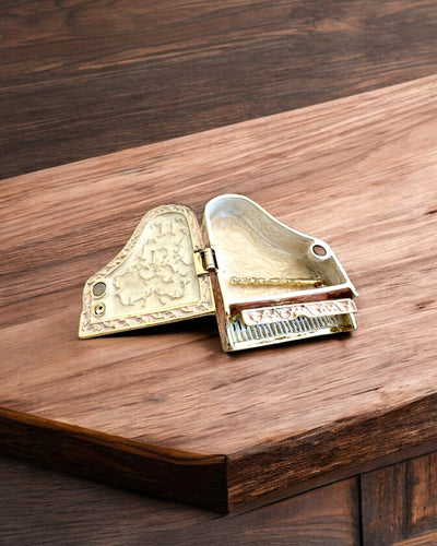 Élégante boîte à bijoux "Mini Piano - roses classiques" - avec option de gravure pour cadeau