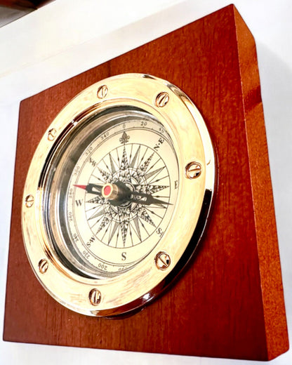 Kompas „Navigator2” - Klassieke elegantie in messing en hout, personalisatie met gravure als cadeau