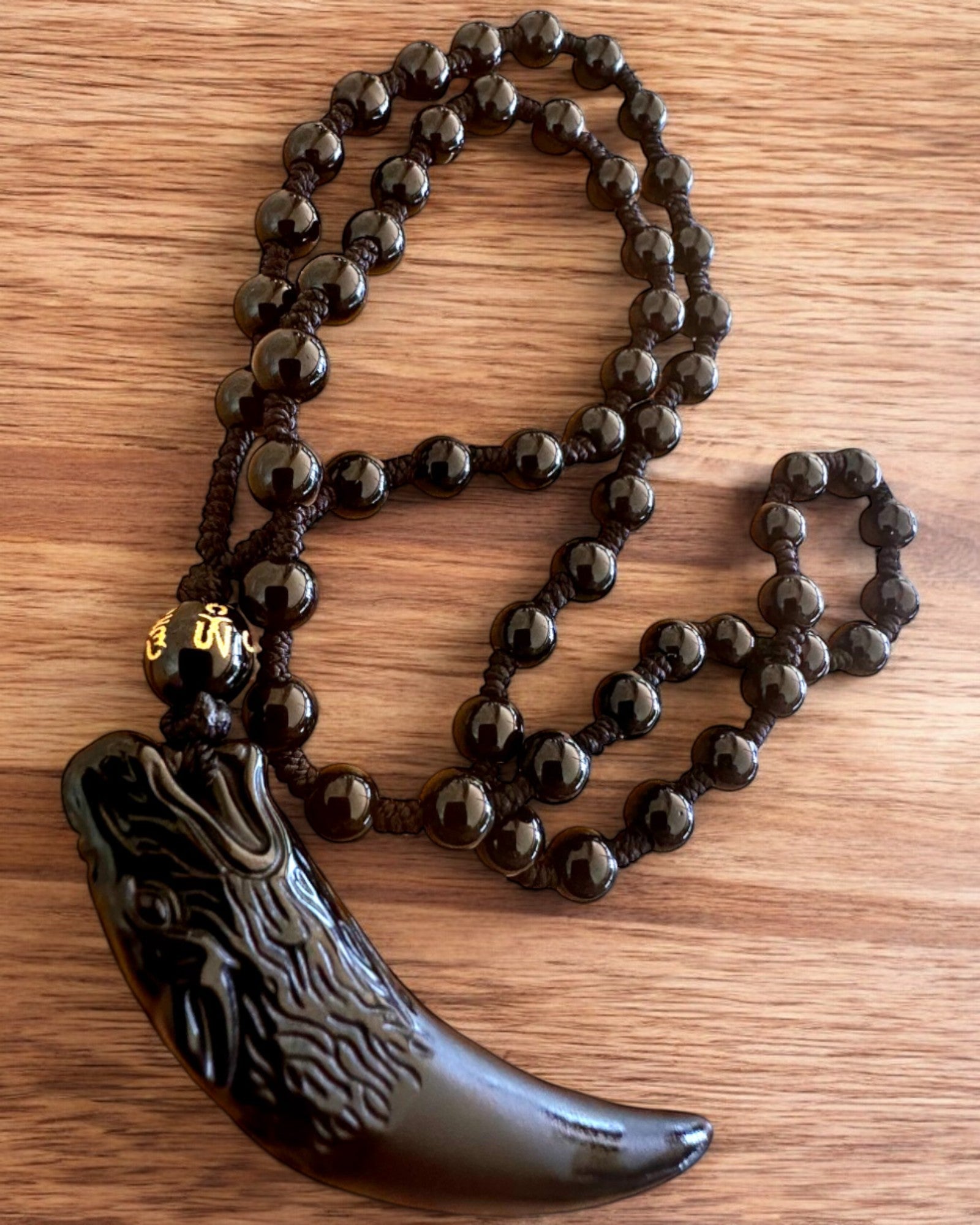 Dent de Loup en Jade - Amulette de Force et de Protection, possibilité de personnalisation avec gravure pour cadeau