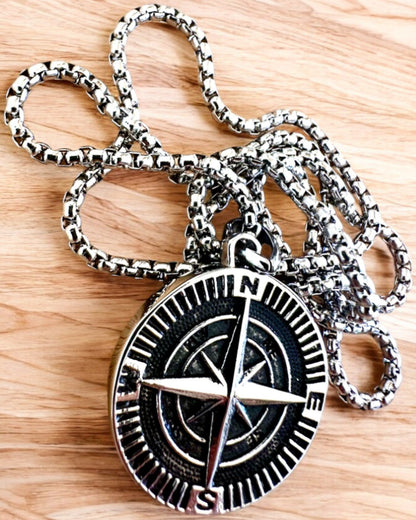 Collier en acier inoxydable Boussole de l'Explorateur, possibilité de personnalisation avec gravure pour cadeau