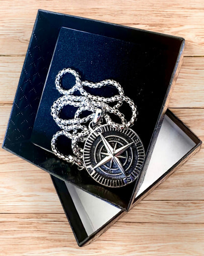 Collier en acier inoxydable Boussole de l'Explorateur, possibilité de personnalisation avec gravure pour cadeau