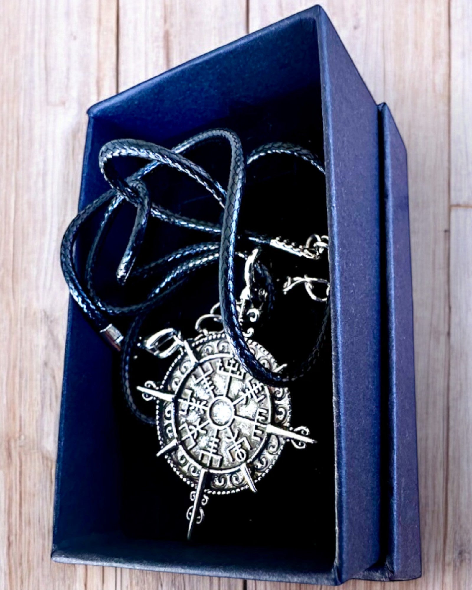 Amulet "Wojownik Północy" - Viking Compass, customizable with engraving for a gift, 2 variants available