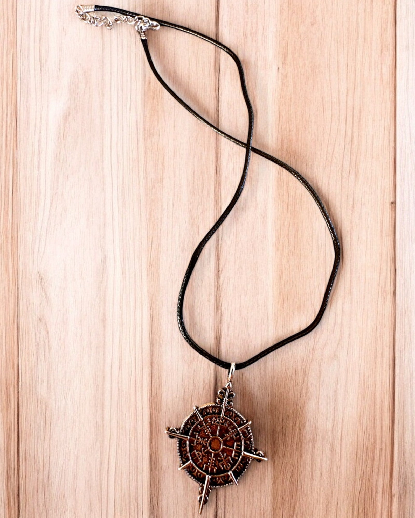 Amulet "Wojownik Północy" - Viking Compass, customizable with engraving for a gift, 2 variants available