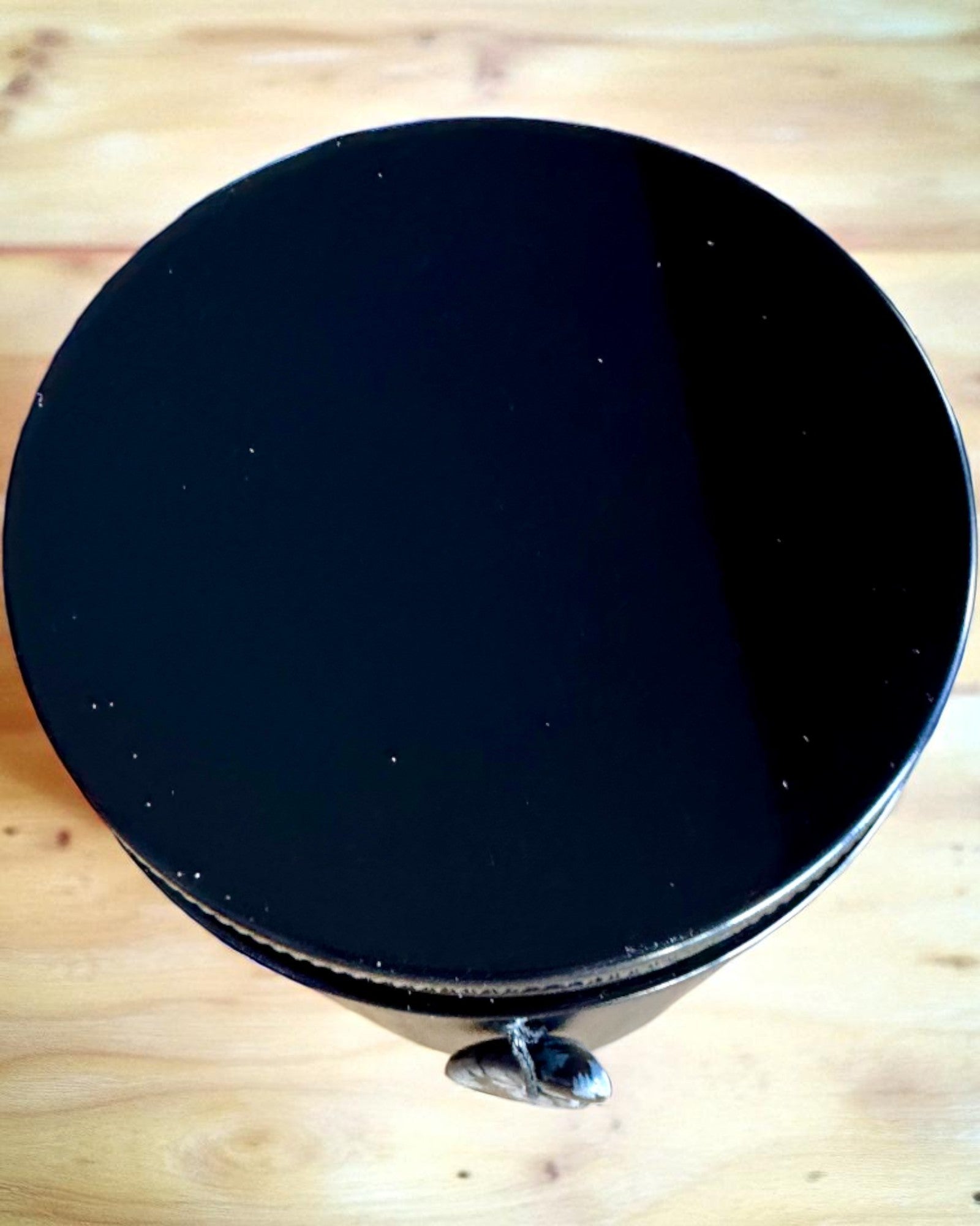 Bougie de soja intentionnelle 250 ml avec pierre naturelle – choisissez votre énergie : Citrine ou Grenat, personnalisation par gravure pour cadeau