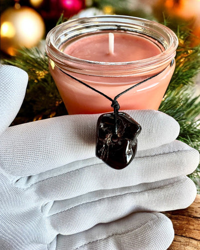 Świeca sojowa intencyjna  250 ml z naturalnym kamieniem – wybierz swoją energię: Cytryn lub Granat, personalizacja grawerem na prezent