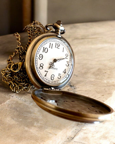 « Luna Wolf » – Montre de Poche Élégante avec Loups, possibilité de personnalisation par gravure pour cadeau