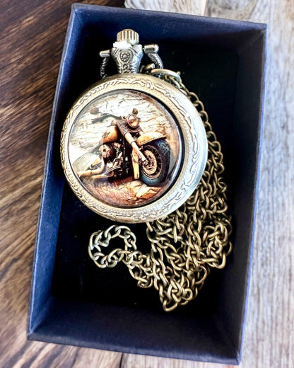 Retro Taschenuhr "Motorradstil", personalisierbar mit Gravur als Geschenk