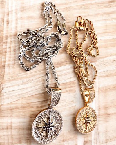 Ketting met Kompas Hanger in Glamour Stijl met Zirkonia voor Vrouwen en Mannen - 2 varianten om uit te kiezen, personalisatie met gravure als cadeau