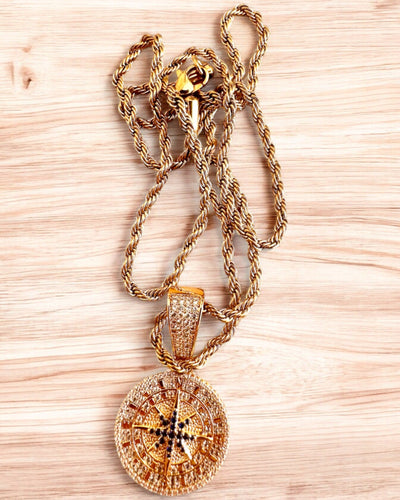 Ketting met Kompas Hanger in Glamour Stijl met Zirkonia voor Vrouwen en Mannen - 2 varianten om uit te kiezen, personalisatie met gravure als cadeau