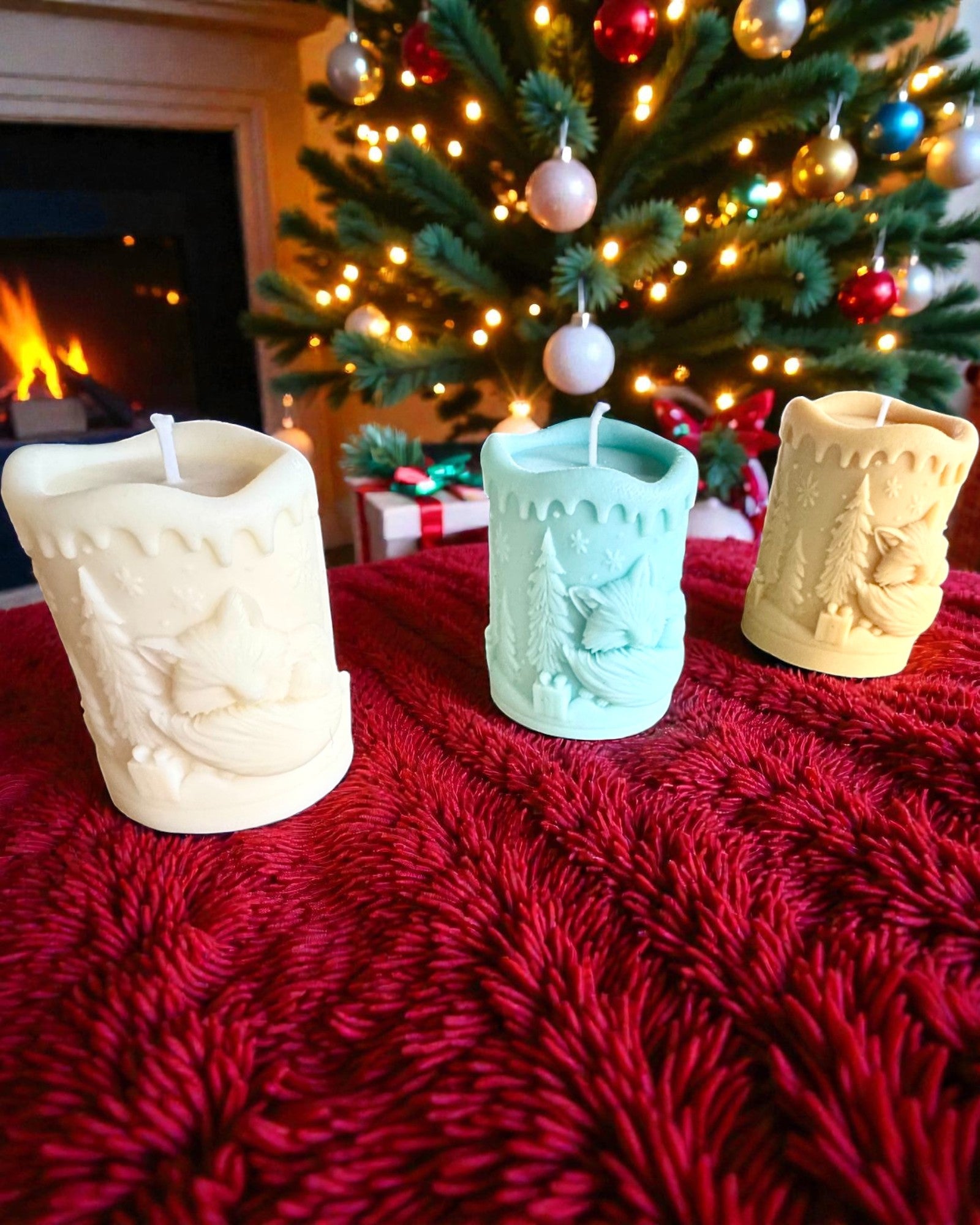 Sojakaars Wintervos, 7,5 cm hoog, handgegoten sojakaars met een schattige slapende vos, personaliseerbaar met een gravure op het plaatje