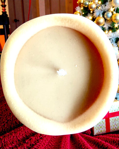 Sojakerze Winterfuchs, 7,5 cm Höhe, handgegossene Sojakerze mit einem niedlichen schlafenden Fuchs, personalisierbar mit Gravur auf dem Schild