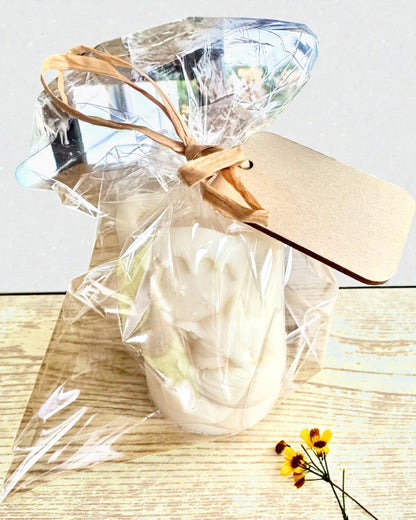 Sojakaars Wintervos, 7,5 cm hoog, handgegoten sojakaars met een schattige slapende vos, personaliseerbaar met een gravure op het plaatje