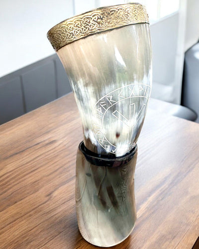 Gobelet en Corne "Viking Valor" - Gravé à la Main, Qualité Premium - 4 variantes au choix
