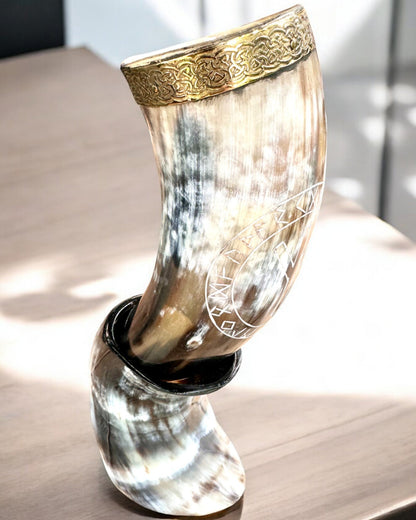 Hornbecher "Viking Valor" - Handgraviert, Premium Qualität - 4 Varianten zur Auswahl