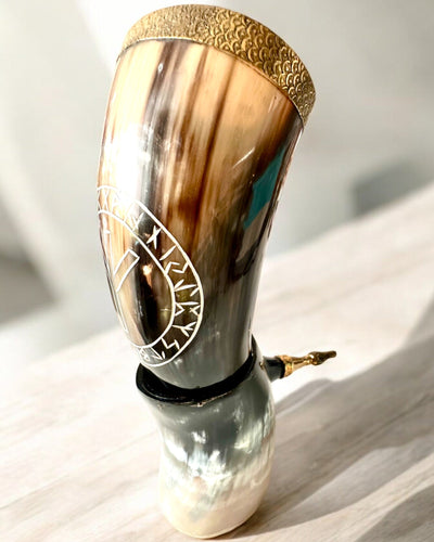 Gobelet en Corne "Viking Valor" - Gravé à la Main, Qualité Premium - 4 variantes au choix
