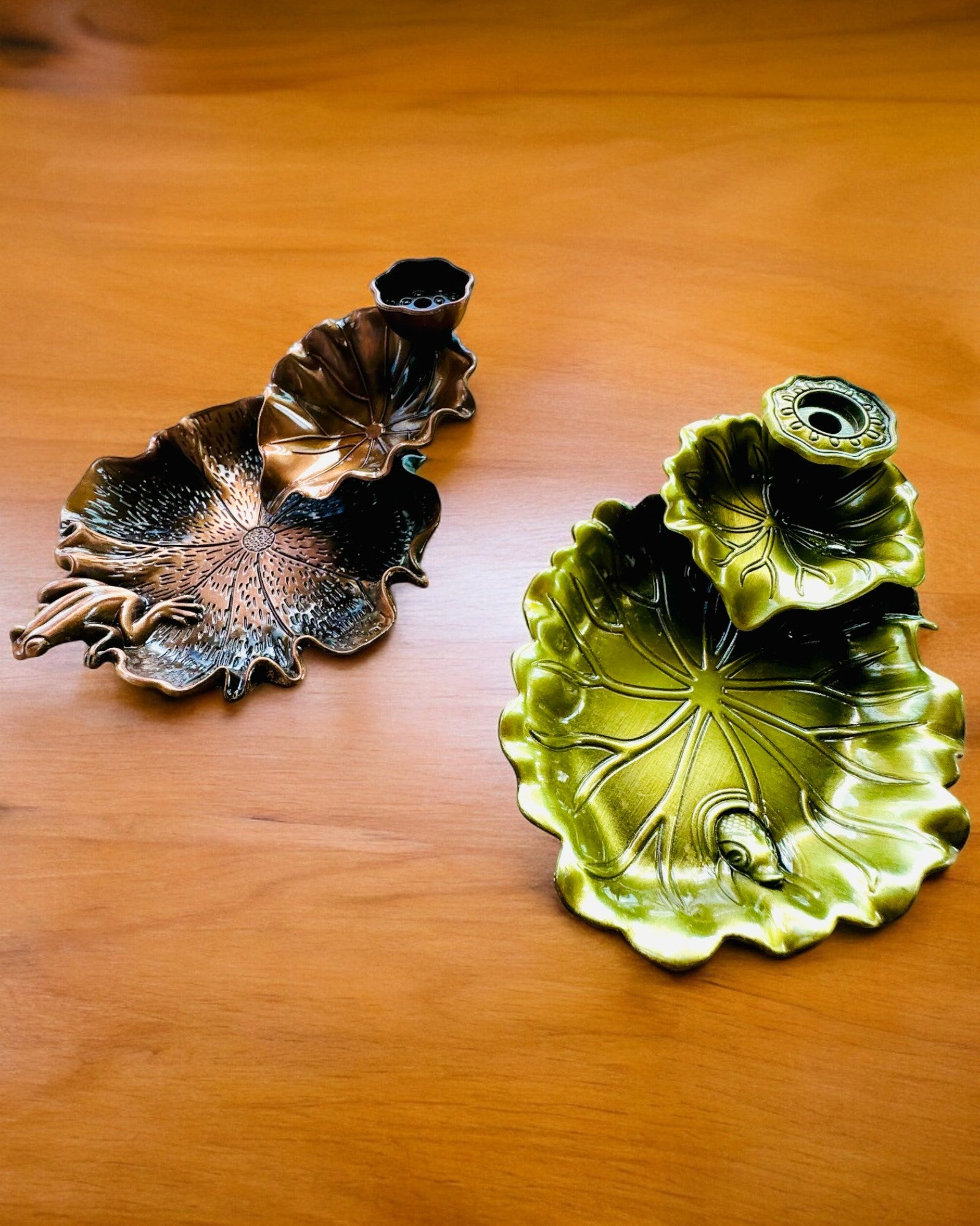 Élégant Porte-Encens en Métal Feuille de Lotus - 4 variantes au choix, possibilité de personnalisation par gravure pour cadeau