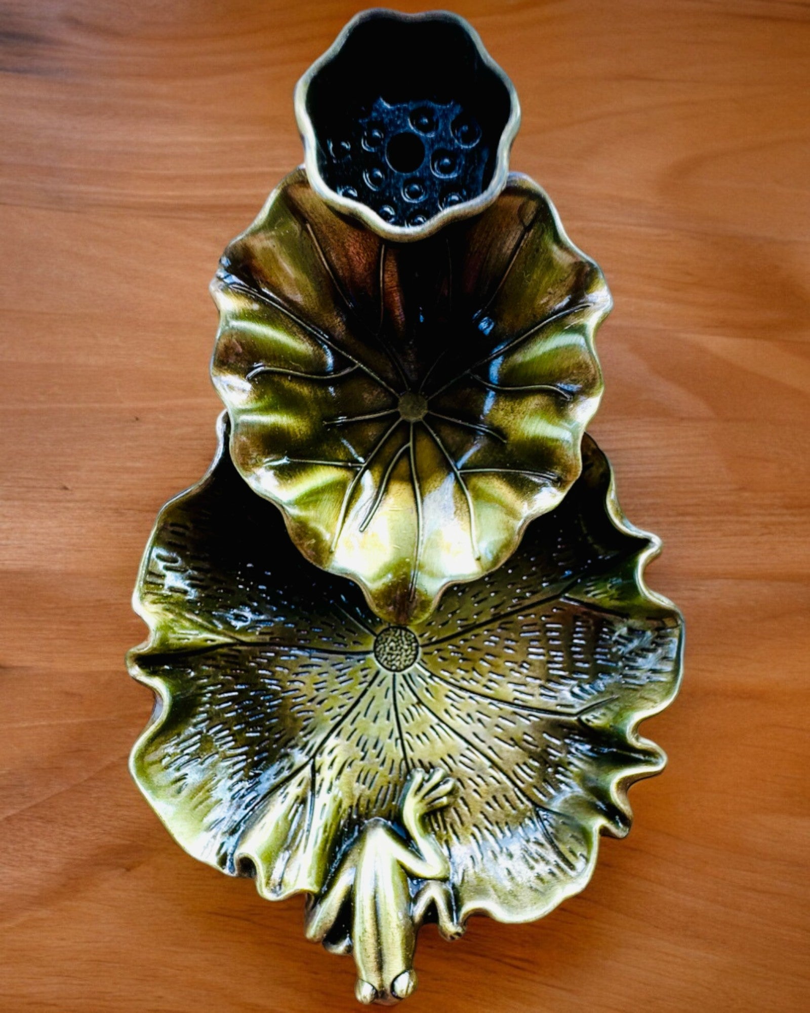Élégant Porte-Encens en Métal Feuille de Lotus - 4 variantes au choix, possibilité de personnalisation par gravure pour cadeau