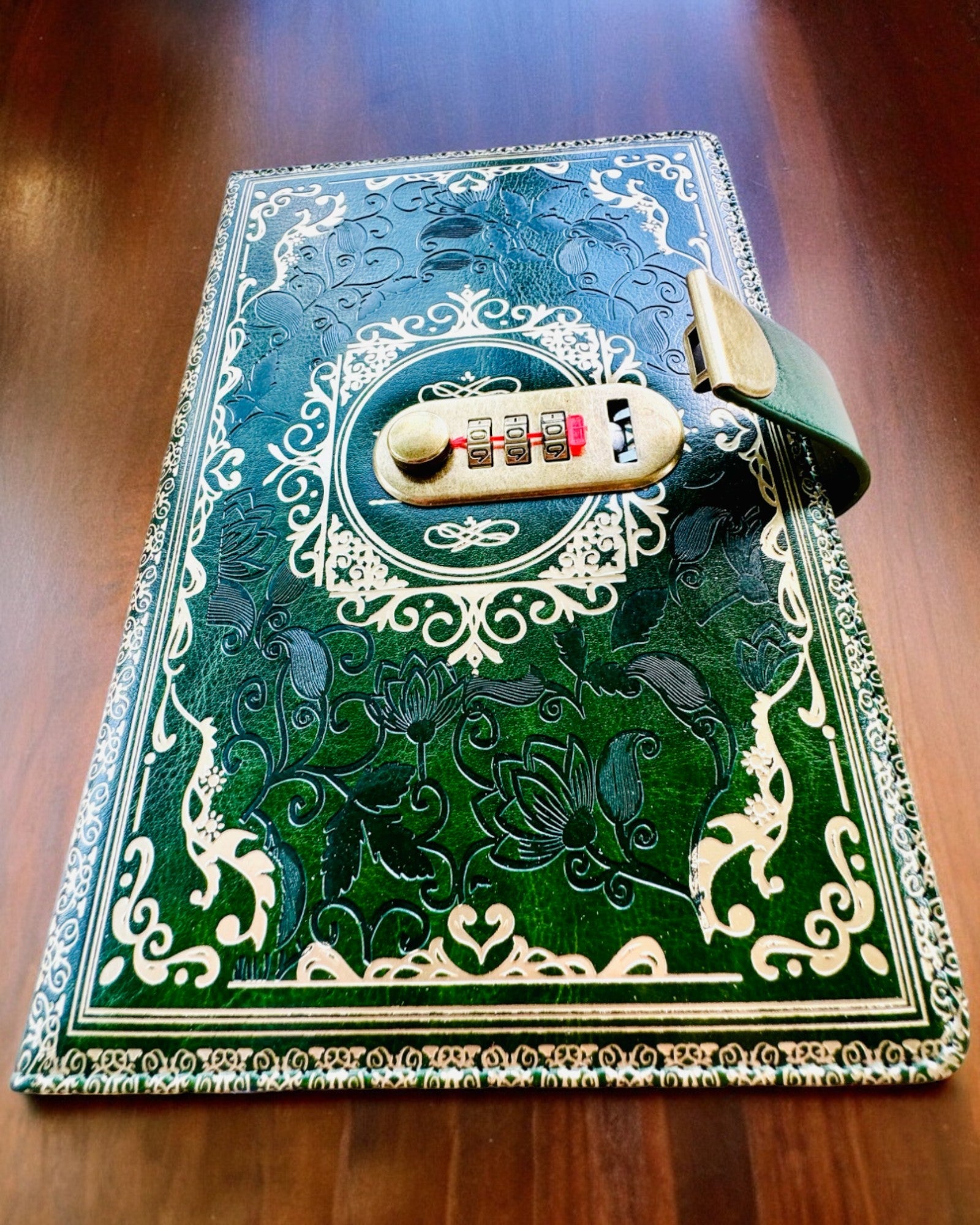 Carnet en Cuir Exclusif "Sekretnik" A5 avec Serrure à Code - personnalisation par gravure