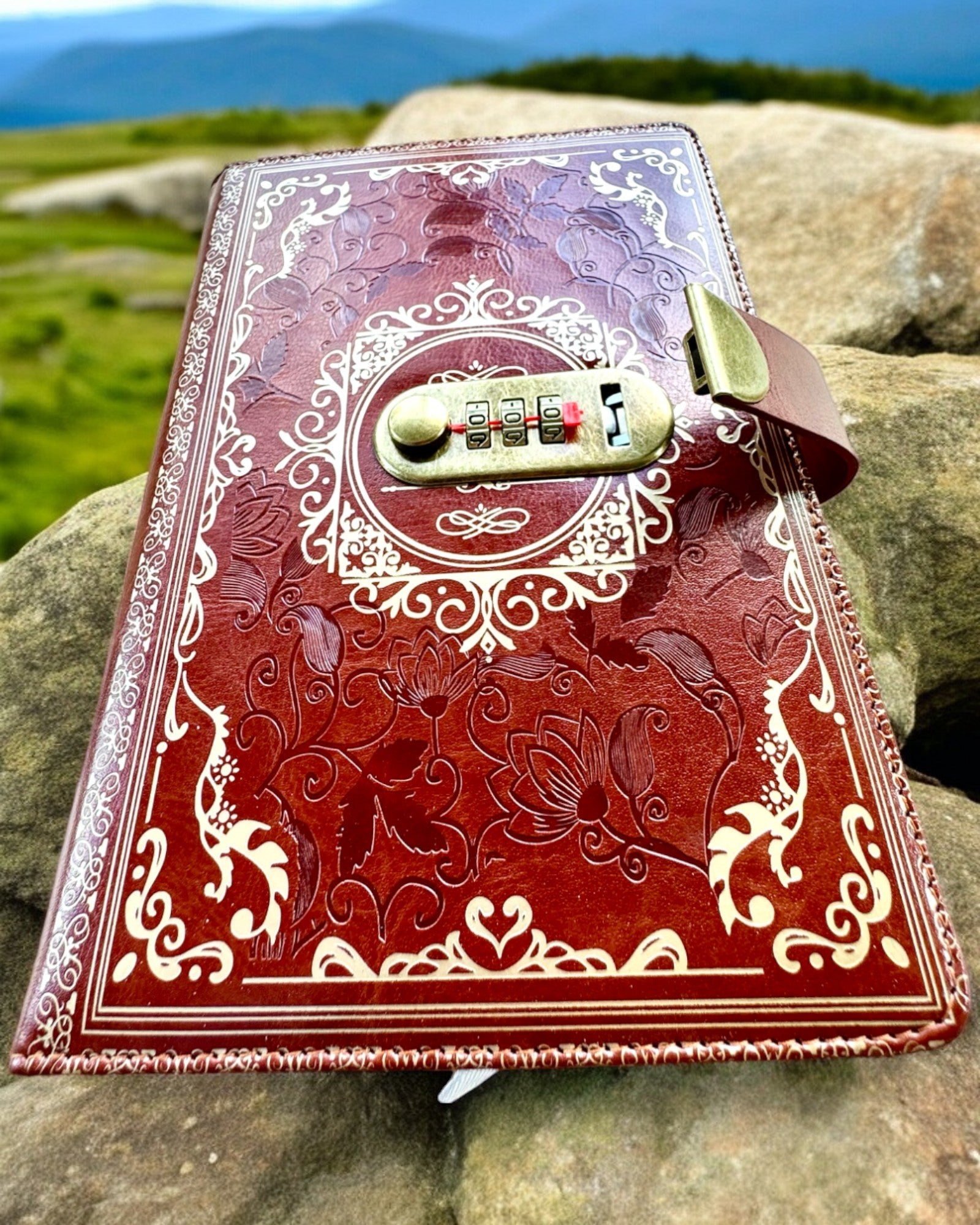 Carnet en Cuir Exclusif "Sekretnik" A5 avec Serrure à Code - personnalisation par gravure