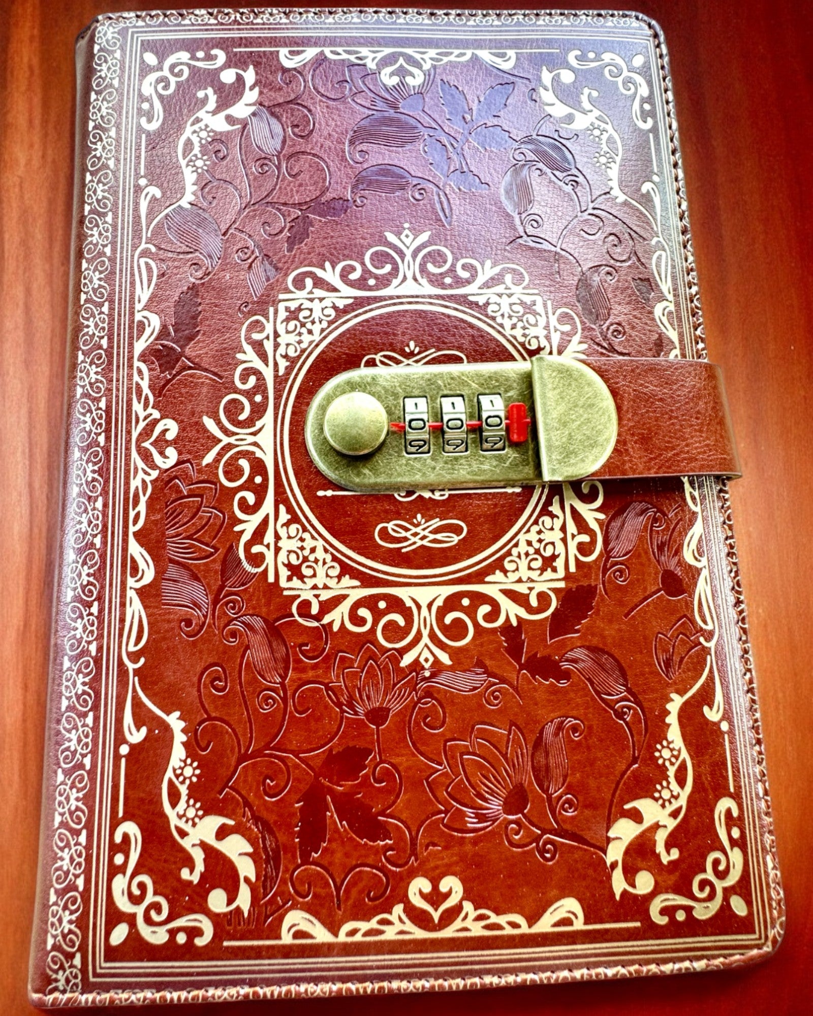 Carnet en Cuir Exclusif "Sekretnik" A5 avec Serrure à Code - personnalisation par gravure