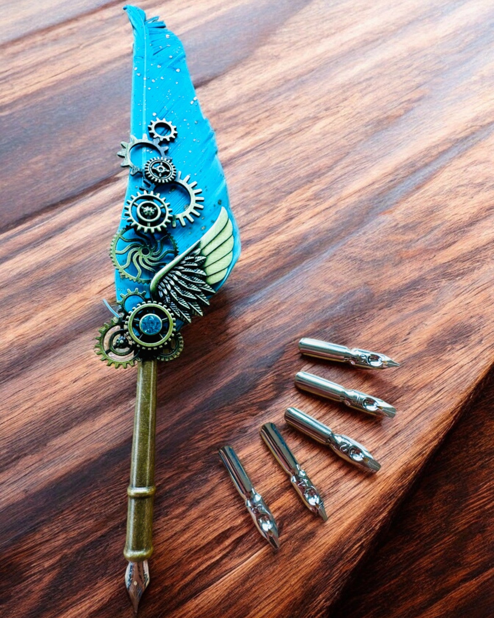Stylo Calligraphique "Élégance Steampunk" avec Plume de Dinde - Fait Main 5 variantes au choix, personnalisation par gravure pour cadeau