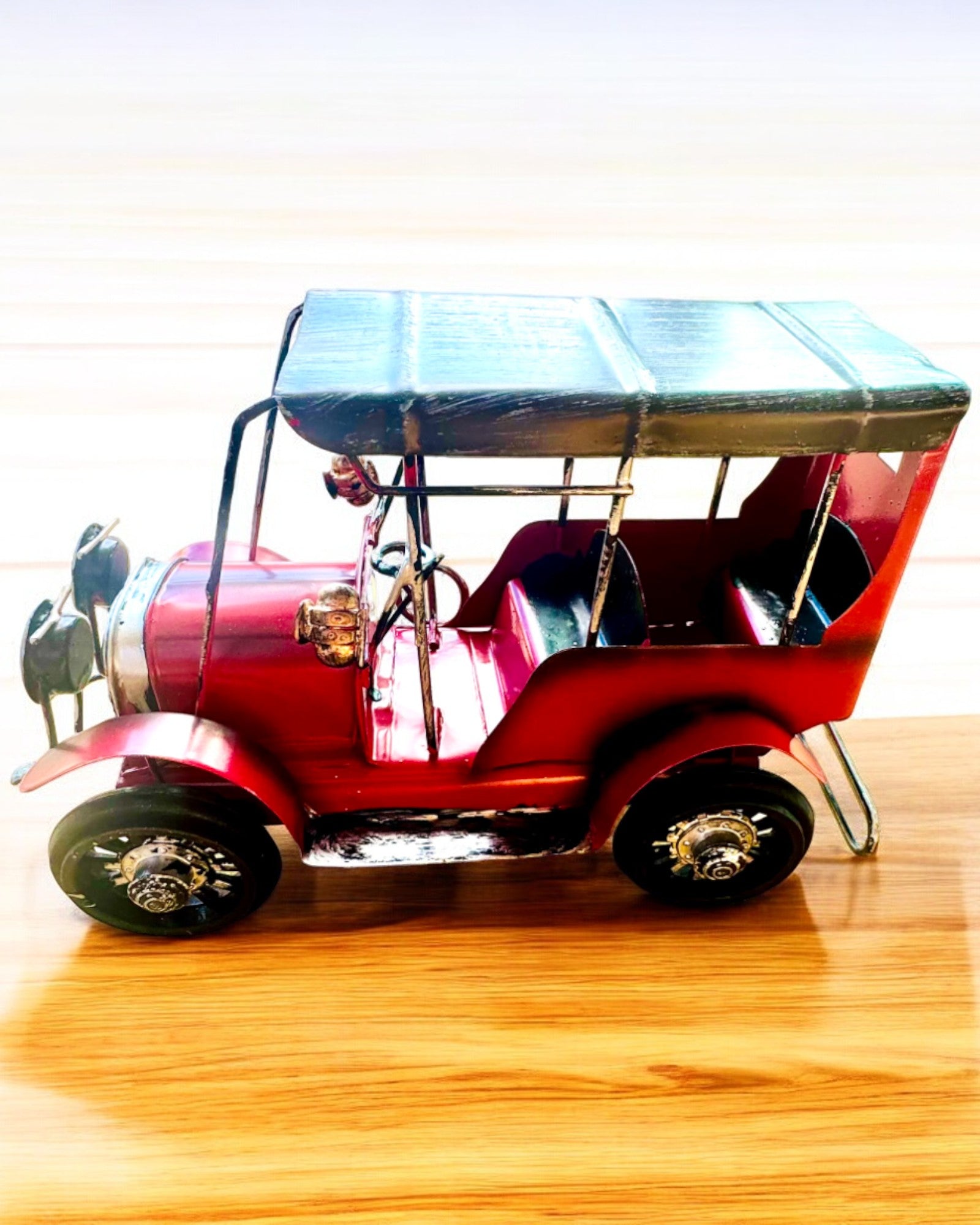 Modèle classique de voiture rétro - trois variantes avec option de gravure pour cadeau