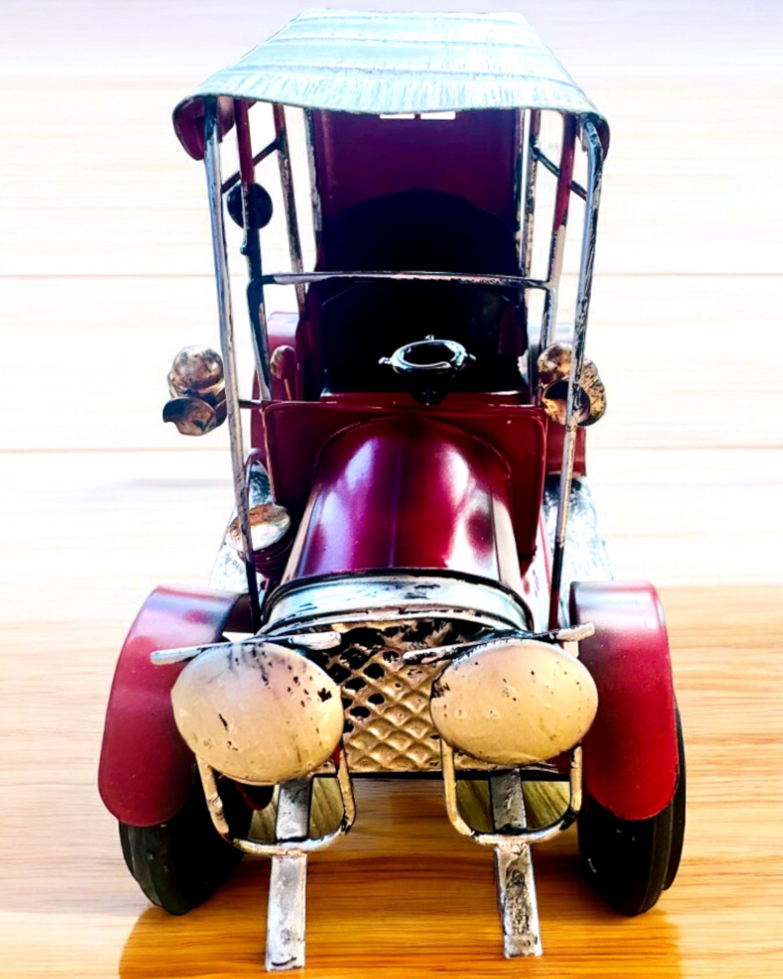 Modèle classique de voiture rétro - trois variantes avec option de gravure pour cadeau