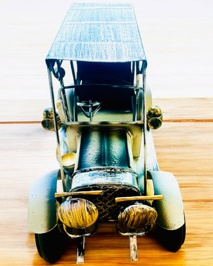 Modèle classique de voiture rétro - trois variantes avec option de gravure pour cadeau
