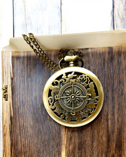 Altmodische Taschenuhr mit Kompassmotiv und Kette, Quarz, Personalisierung mit Gravur
