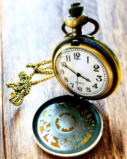 Altmodische Taschenuhr mit Kompassmotiv und Kette, Quarz, Personalisierung mit Gravur