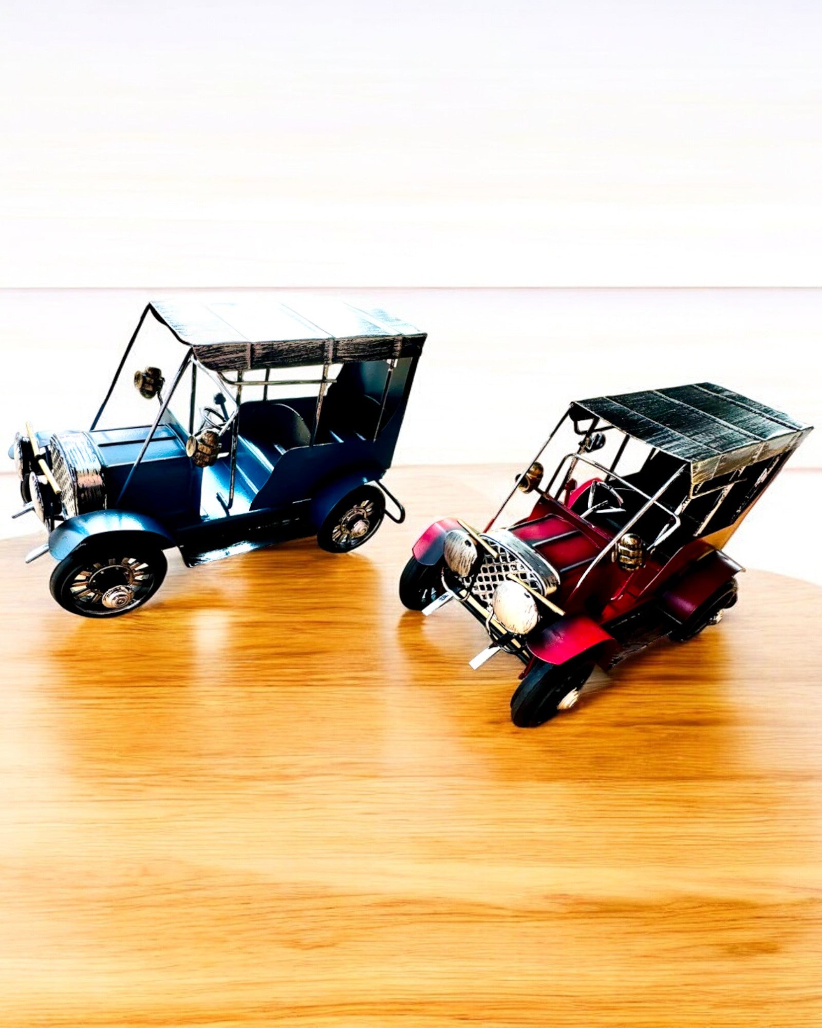 Modèle classique de voiture rétro - trois variantes avec option de gravure pour cadeau