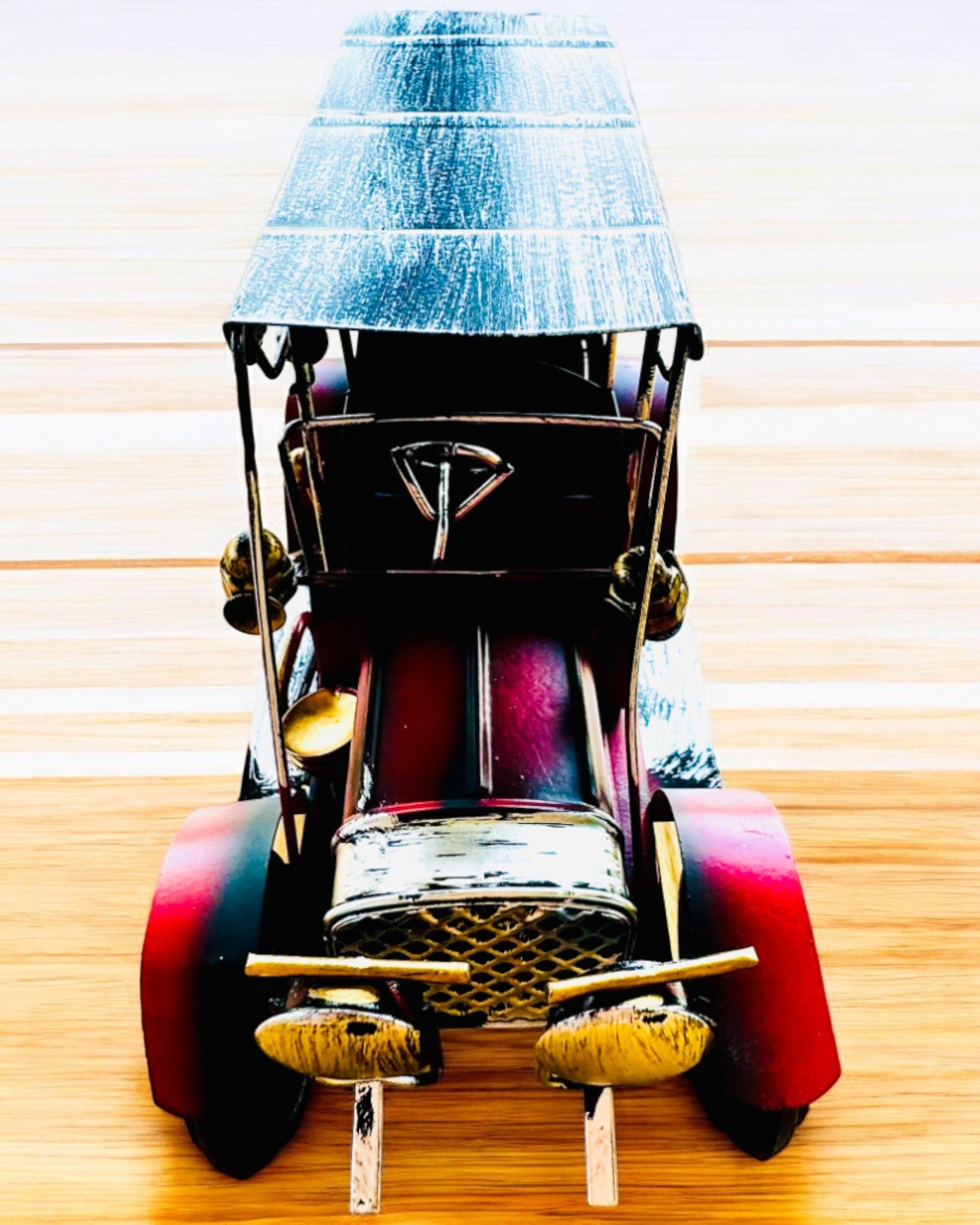 Modèle classique de voiture rétro - trois variantes avec option de gravure pour cadeau