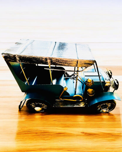 Modèle classique de voiture rétro - trois variantes avec option de gravure pour cadeau