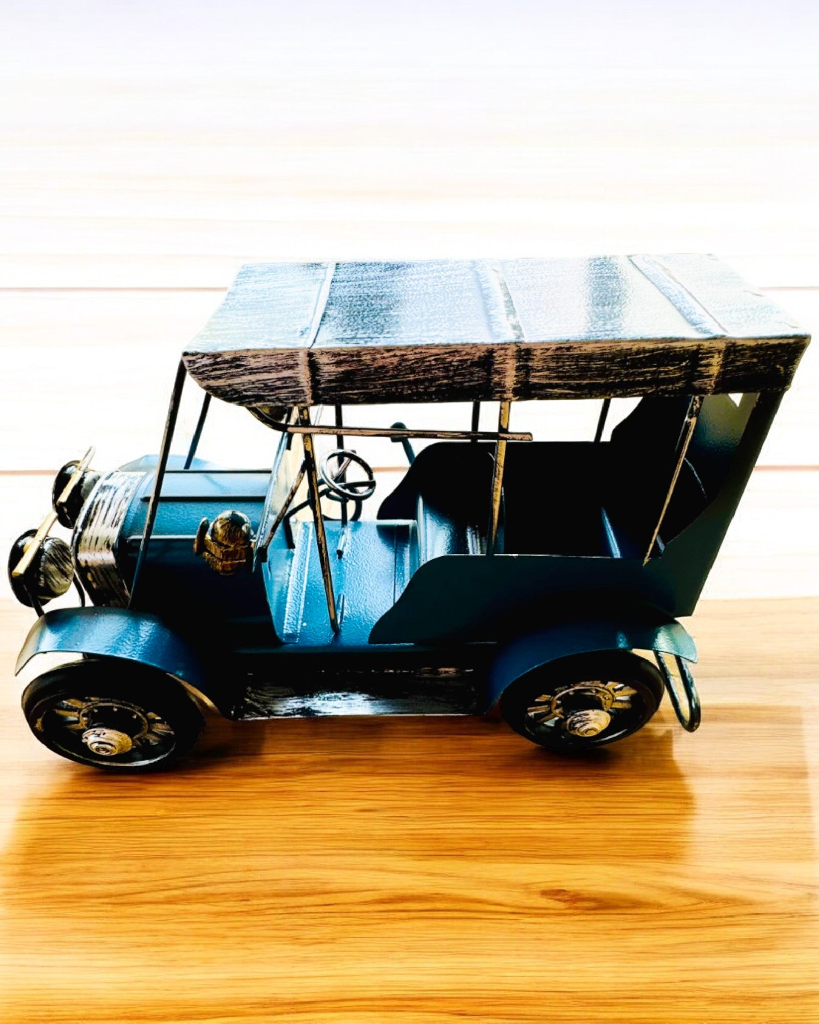 Modèle classique de voiture rétro - trois variantes avec option de gravure pour cadeau