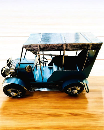 Modèle classique de voiture rétro - trois variantes avec option de gravure pour cadeau
