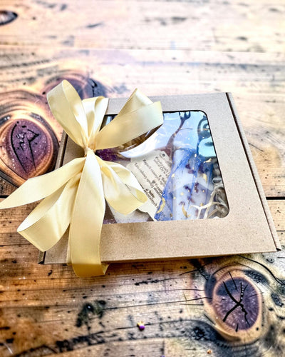 Armoire Pleine de Voyages – Coffret Cadeau de Suspensions en Soja