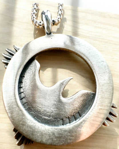 Amulette du Faucon d'Acier - Collier avec gravure, inspiré par l'art celtique, pour cadeau