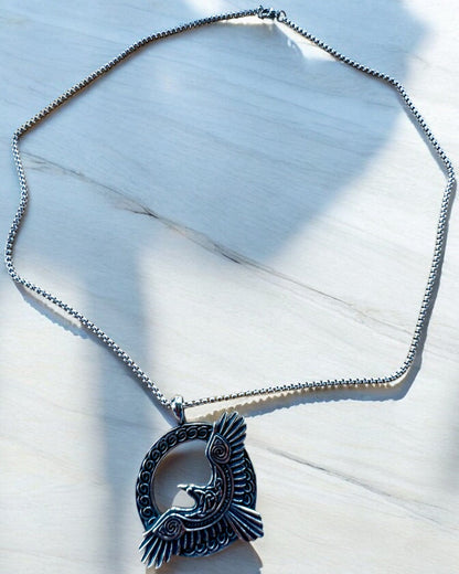 Amulette du Faucon d'Acier - Collier avec gravure, inspiré par l'art celtique, pour cadeau