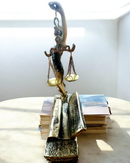 Statuette "Justicia 2" - Goddess of Justice – Artistic Shelf Decoration, Resin Craft, personalization with engraving