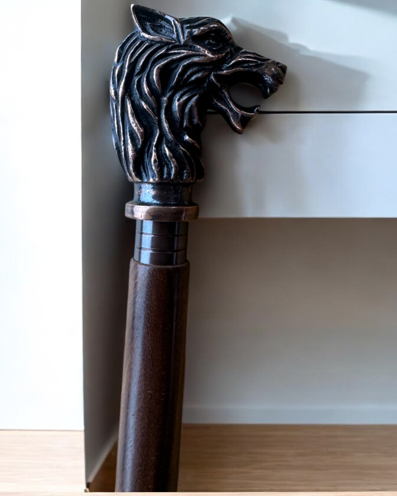 "Wilczy Strażnik" - Canne de marche sculptée à la main, en bois, personnalisable avec gravure