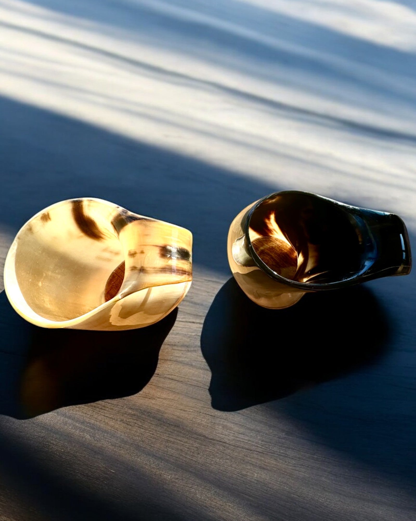 Compact, 350 ml, Sculpted Mug 'Majstersztyk' with customizable engraving - 2 color variants