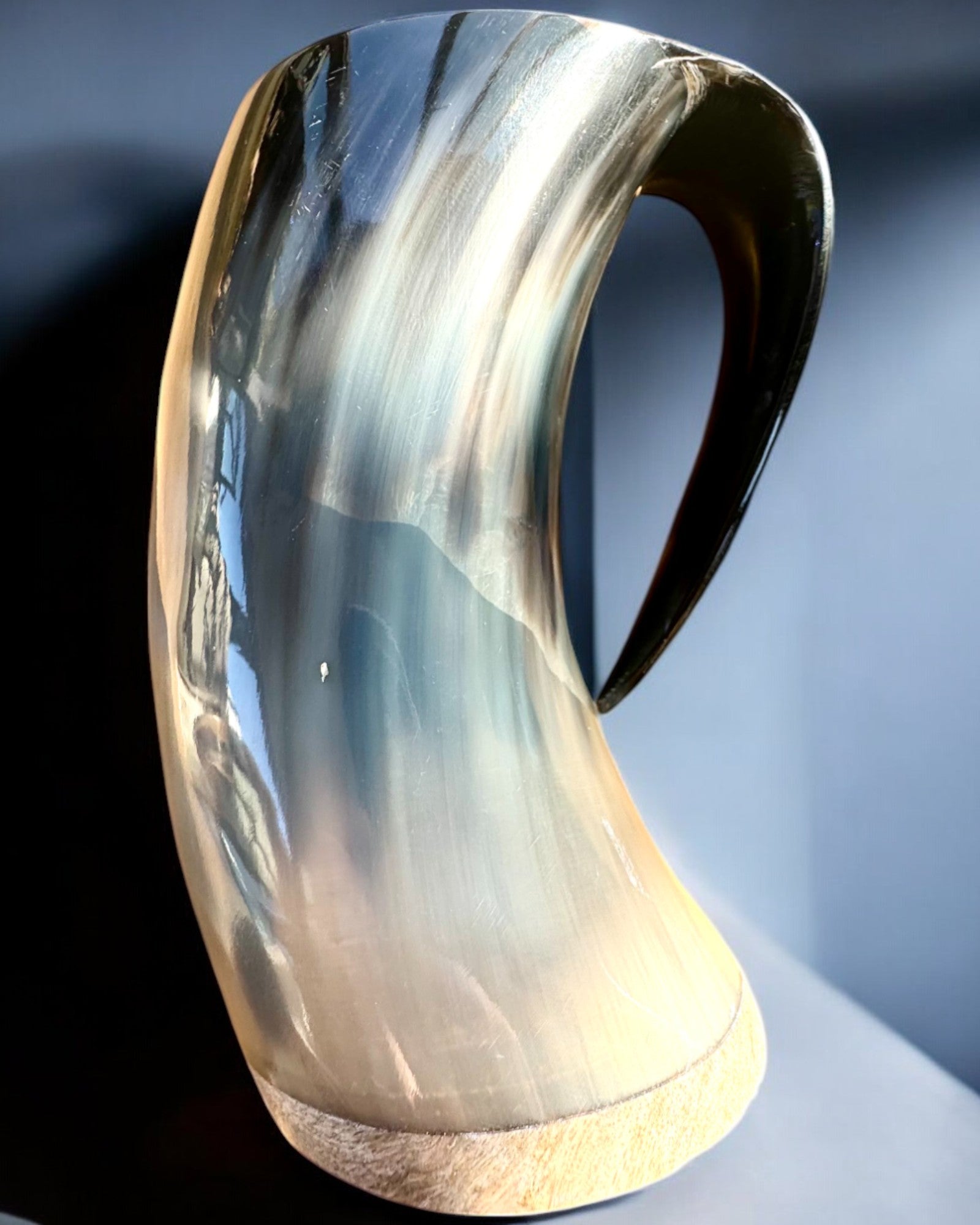 Compact, 350 ml, Sculpted Mug 'Majstersztyk' with customizable engraving - 2 color variants