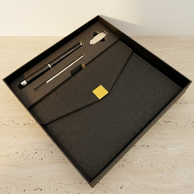 Élégant coffret cadeau premium – carnet A5 avec stylo et clé USB 16GB dans une boîte – noir et or – EE9