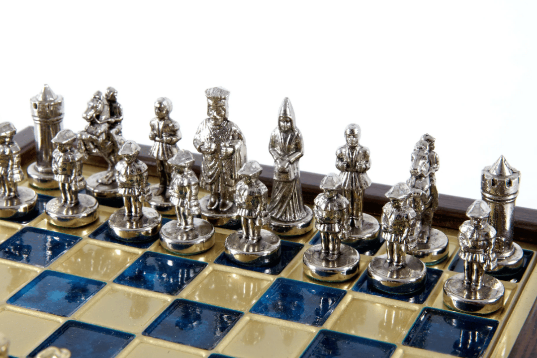 Elegante Premium-Messingschachfiguren 20x20cm Byzanz mit personalisierter Gravur - ideales Geschenk für Schachspieler und Geschichtsinteressierte - handgefertigte Figuren in goldener und silberner Ausführung