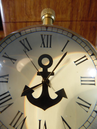 Horloge nautique dans une boîte en bois NI406A/1