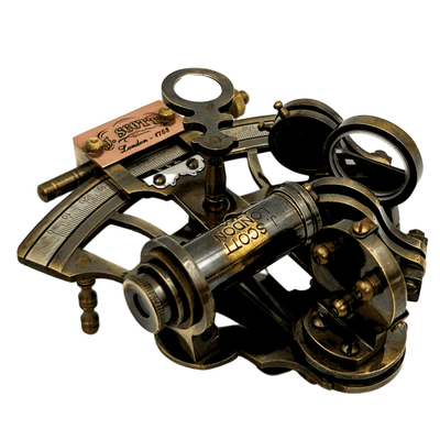 Brass Retro Sextant in Leather Case - Elegant Navigational Instrument with Engraving Option - Ideal Gift for Sailing and History Enthusiasts - Dimensions 13x12x7 cm