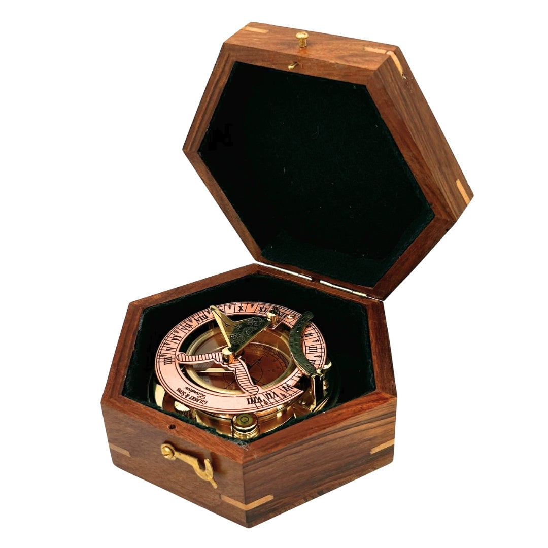 Messingkompass mit Sonnenuhr in eleganter Holzschachtel - Ideales Geschenk mit Personalisierung durch Gravur - Retro-Stil, klassische Ausführung, hohe Qualität