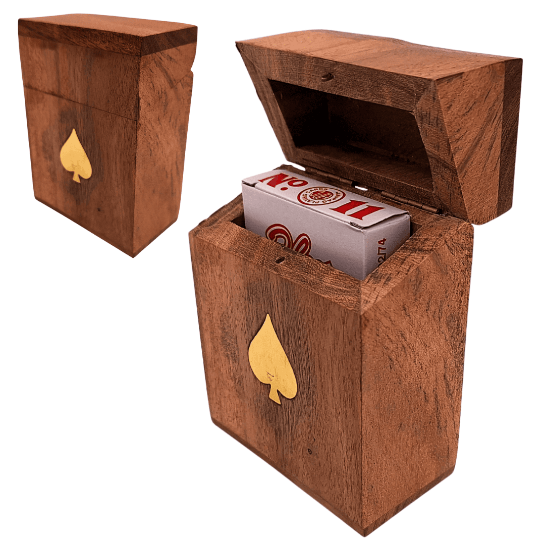 Jeu de cartes dans une boîte en bois - DNU-2985