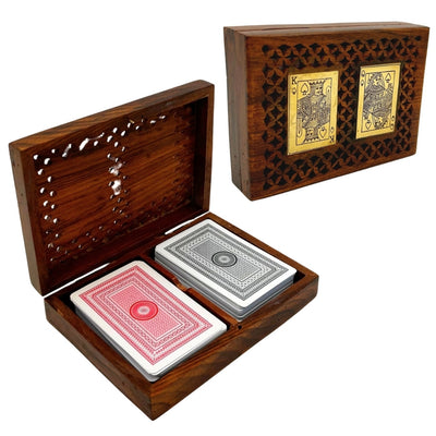 Elegantes Set aus zwei Kartenspielen in einer Holzschachtel mit Personalisierung durch Gravur