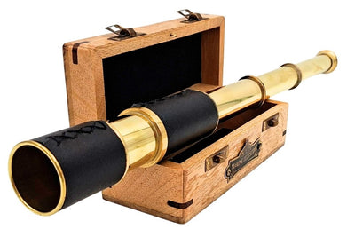 Élégante longue-vue marine rétro en laiton avec possibilité de personnalisation par gravure, dans un coffret en bois